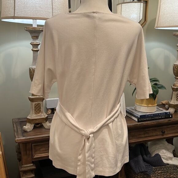 Tahari 1/2 Sleeve Blouse Ties in Back Size Medium black or white - Picture 1 of 9